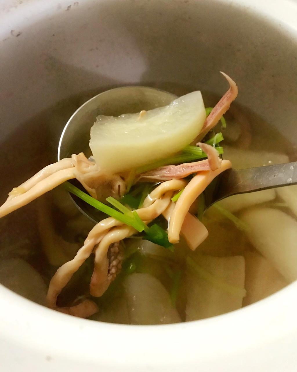 肥妹511做的白萝卜鱿鱼干汤