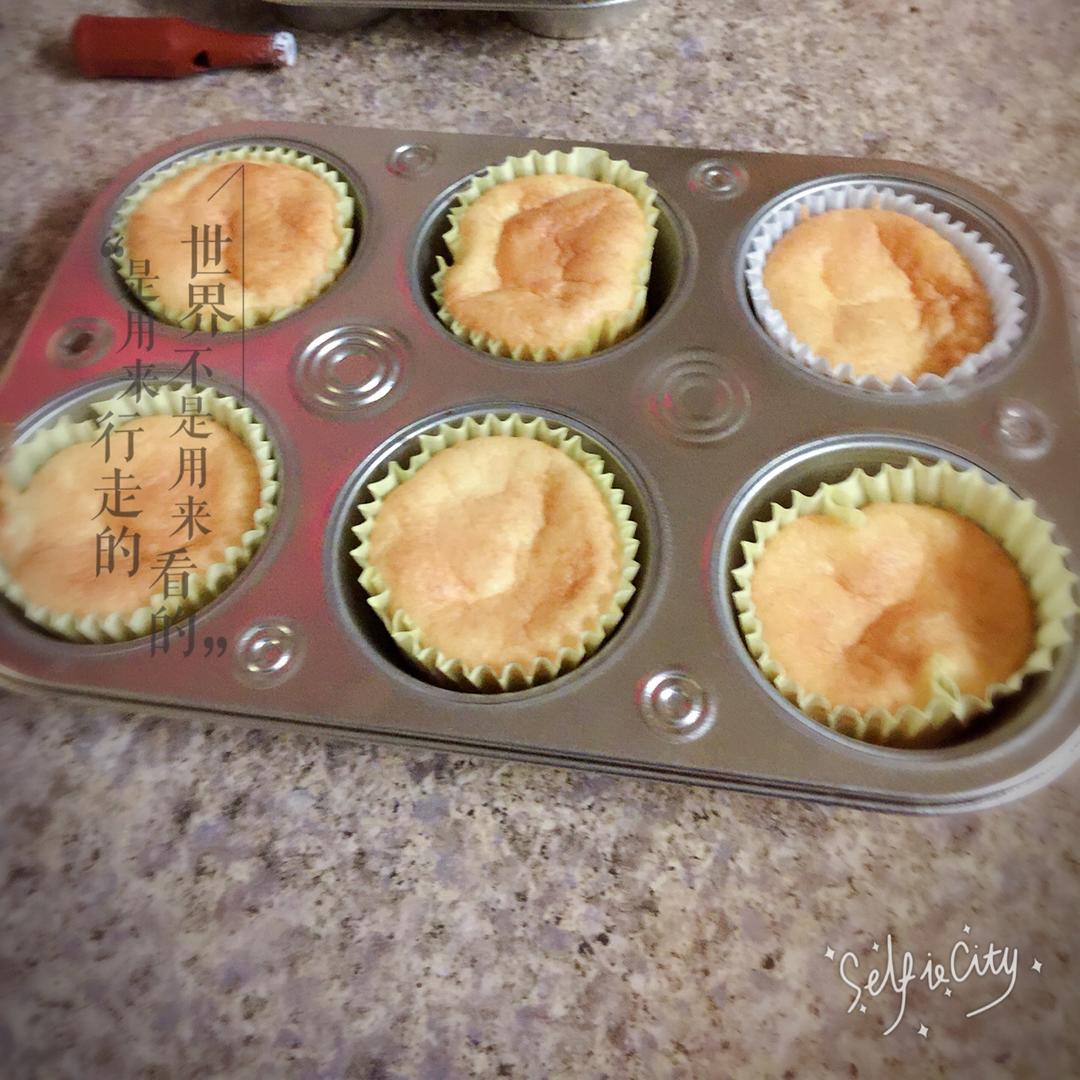 戚风杯子蛋糕^_^不开裂不回缩喔～
