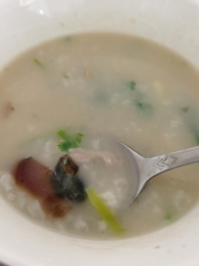 皮蛋瘦肉粥的做法