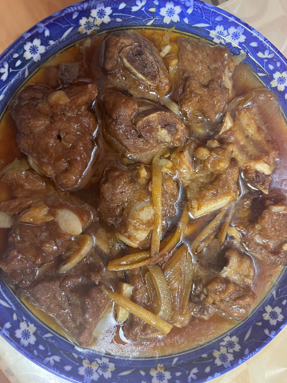 小朋友抢着吃简单且营养的清蒸排骨