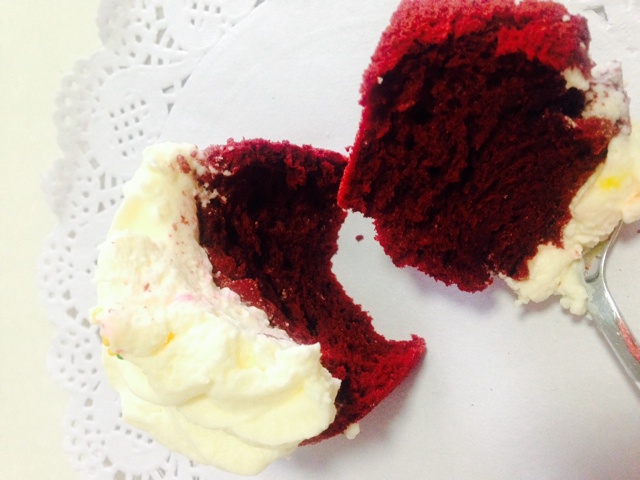 经典红丝绒杯子蛋糕（red velvet cupcake）