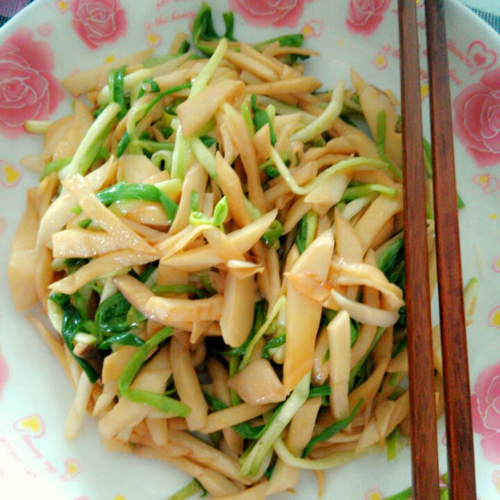 【杏鲍菇炒蒜苗图片大全-水薄荷315的杏鲍菇炒蒜苗图片】 _下厨房