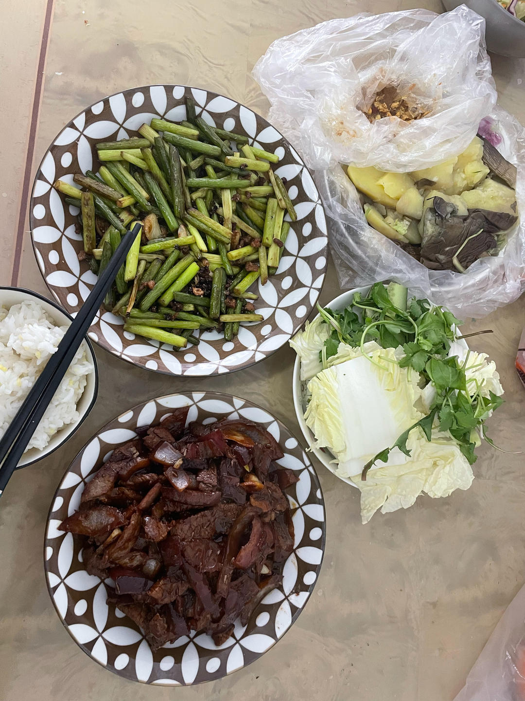 孜然牛肉（👈孜然肉片向左，吉野家向右👉）
