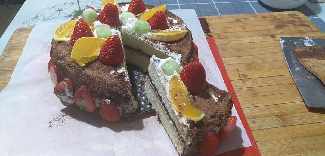 新手必成8寸生日蛋糕（详细多图干货经验分享，解决戚风蛋糕塌陷，奶油饰面涂不好，烤箱温度不好掌握等各种问题）