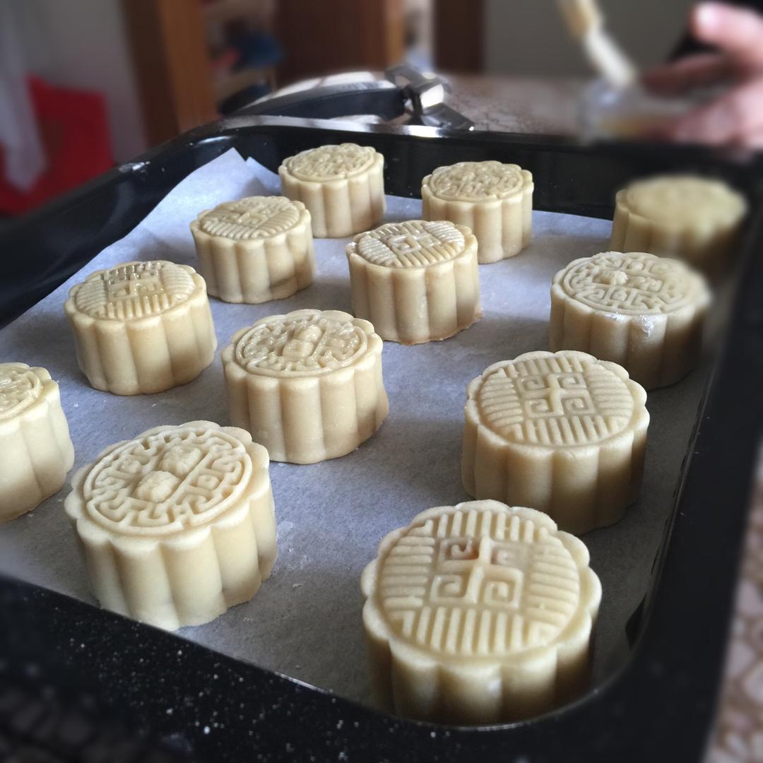 广式月饼—蛋黄莲蓉月饼
