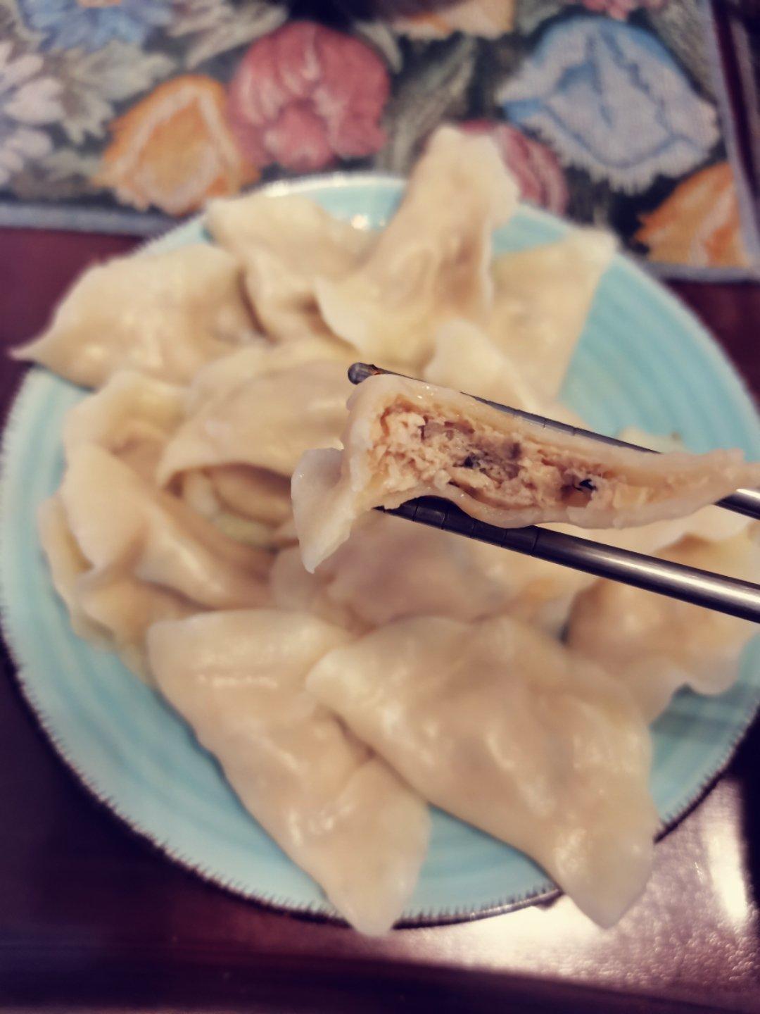 爆汁！停不下来的香！满口蘑菇汁的三鲜水饺