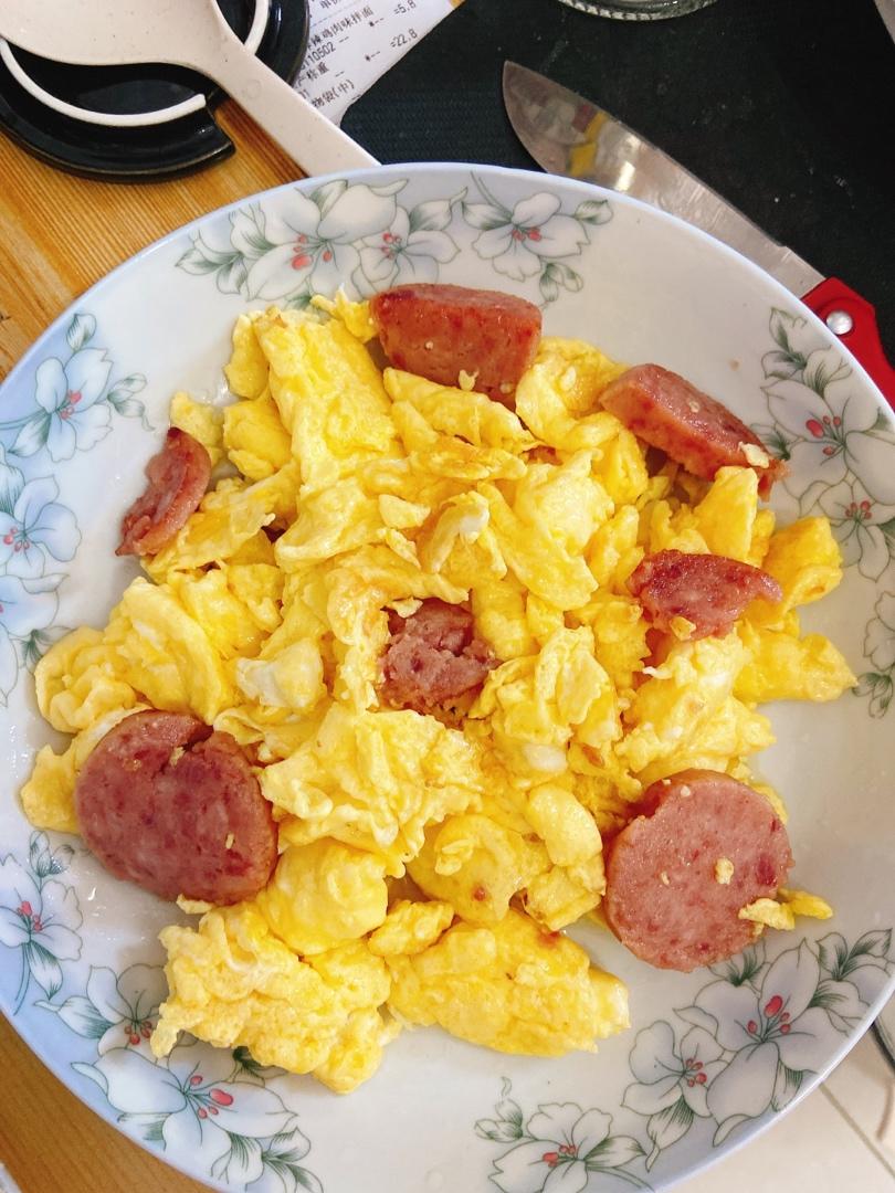 翠翠小可爱做的快炒火腿肠炒鸡蛋