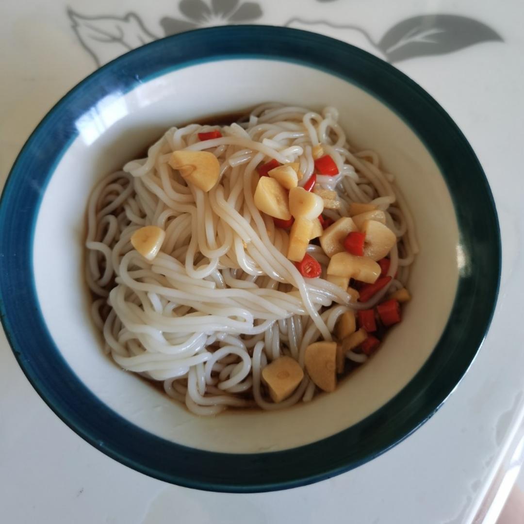 腌粉（凉拌米粉）