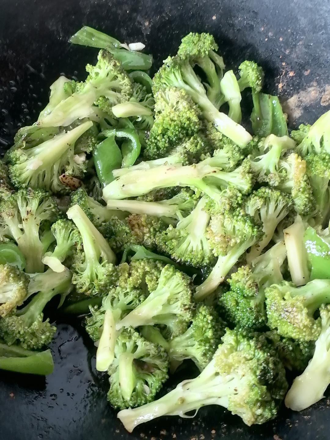 好吃到爆的耗油蒜蓉西兰花(从不修图，喜欢请关注)