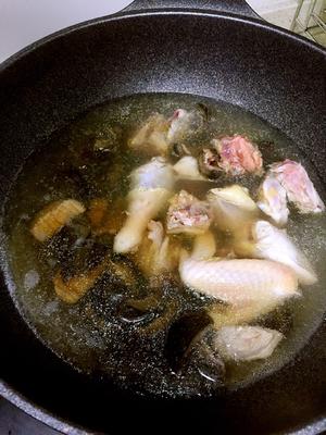 海参炖鸡汤的做法 步骤7