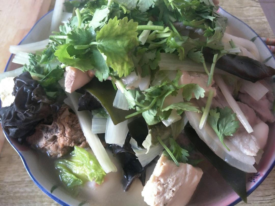 五花肉白菜炖冻豆腐