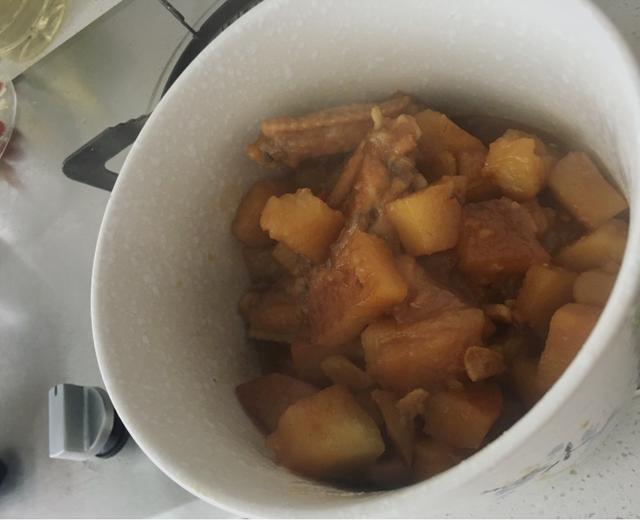 【独居白领小厨房】土豆焖鸡翅的做法