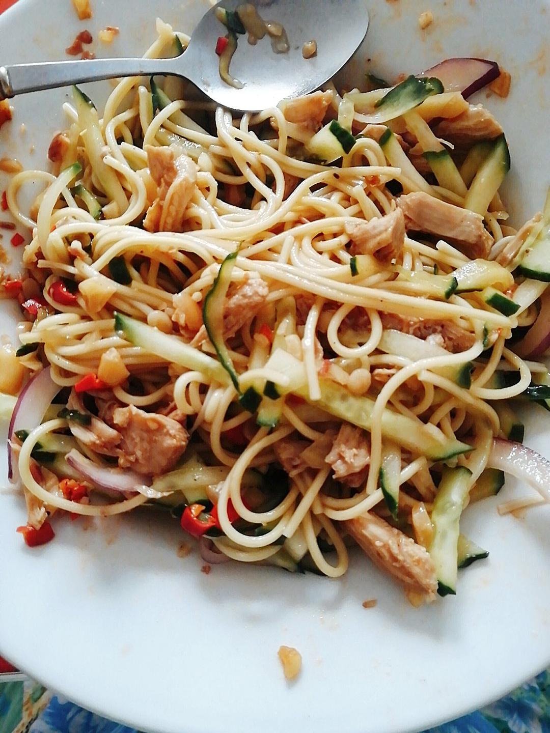 鸡丝凉面