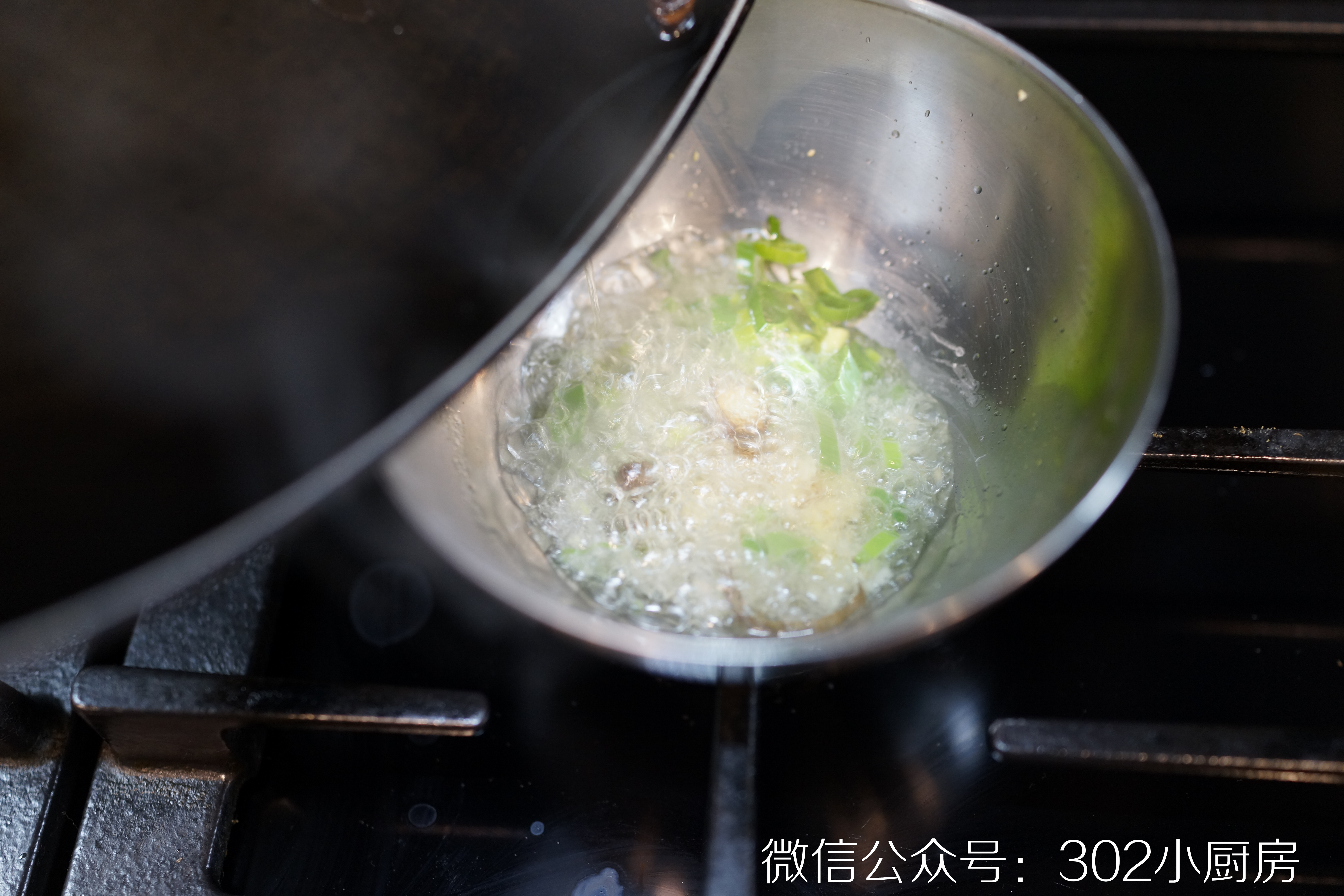 白灼小管鱿鱼（含香葱姜蓉料汁做法）<302小厨房>的做法 步骤5