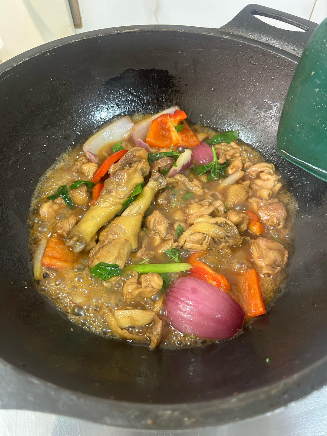 厨师长教你：“三杯鸡”的家常做法，汁香味浓，鲜嫩爽滑