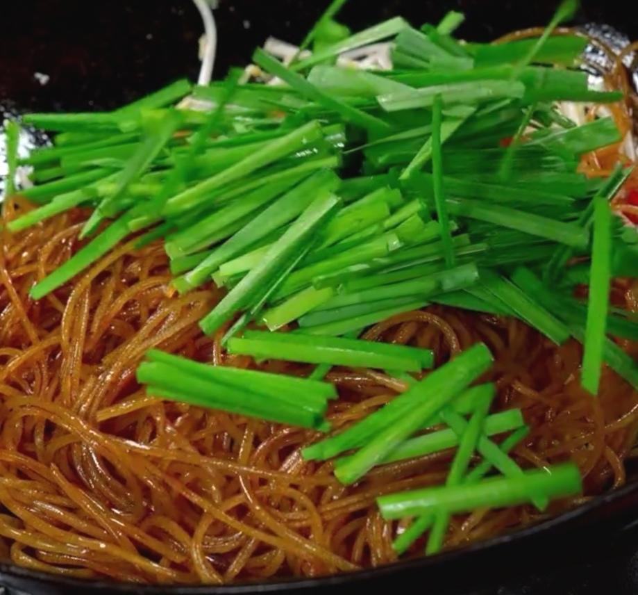 豆芽粉丝炒鸡蛋的做法 步骤7