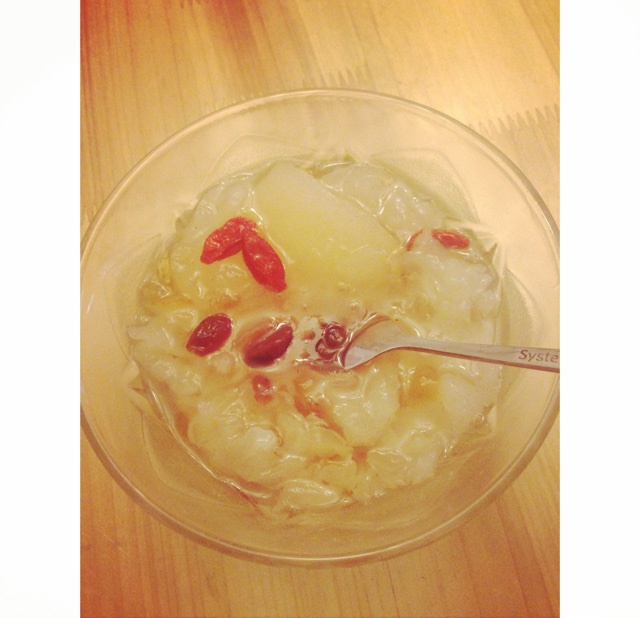 蔓越莓桃胶银耳羹