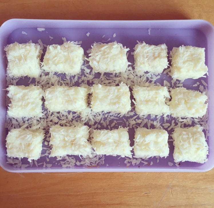 椰丝牛奶小方糕