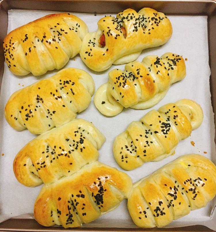 肉松肠仔包