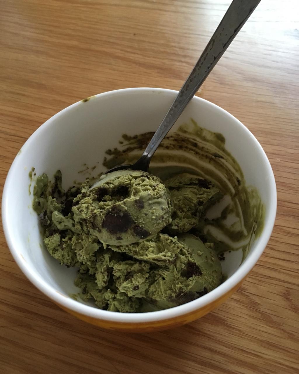 抹茶白巧冰淇淋