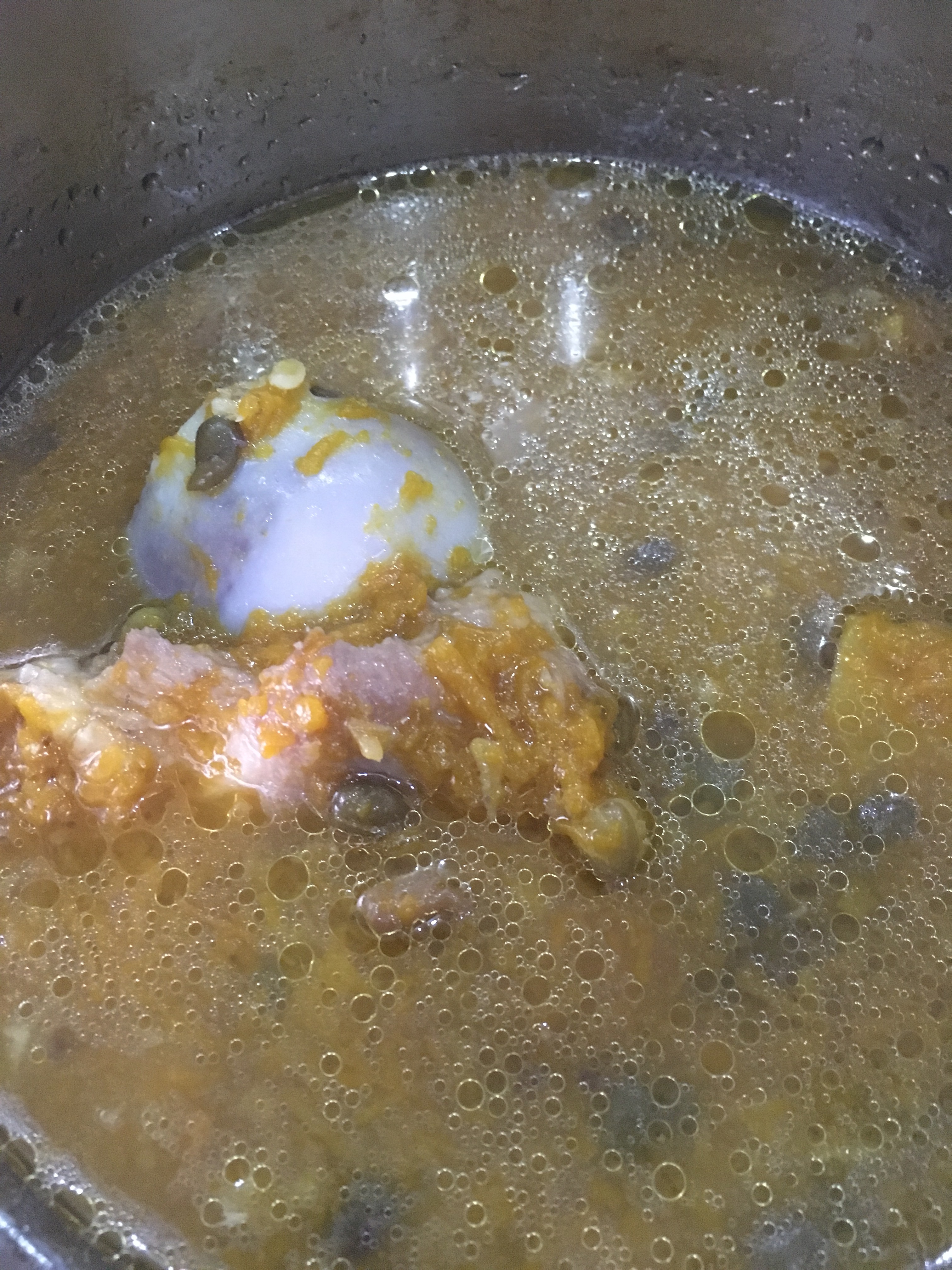 南瓜绿豆排骨汤的做法