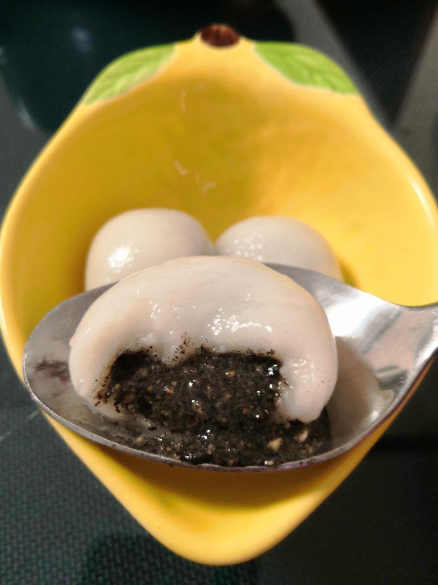 黑芝麻花生汤圆