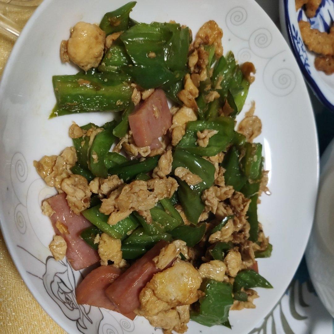 💥简单快手家常菜！青椒火腿炒鸡蛋