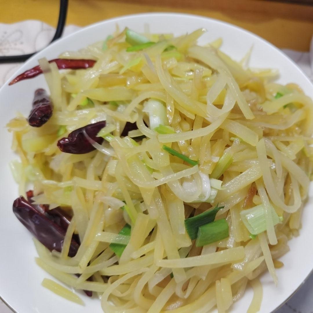厨师长教你：“炝炒土豆丝”的家常做法，口感爽脆