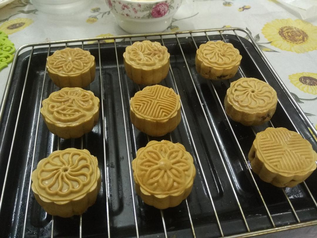 广式月饼—蛋黄芝麻月饼