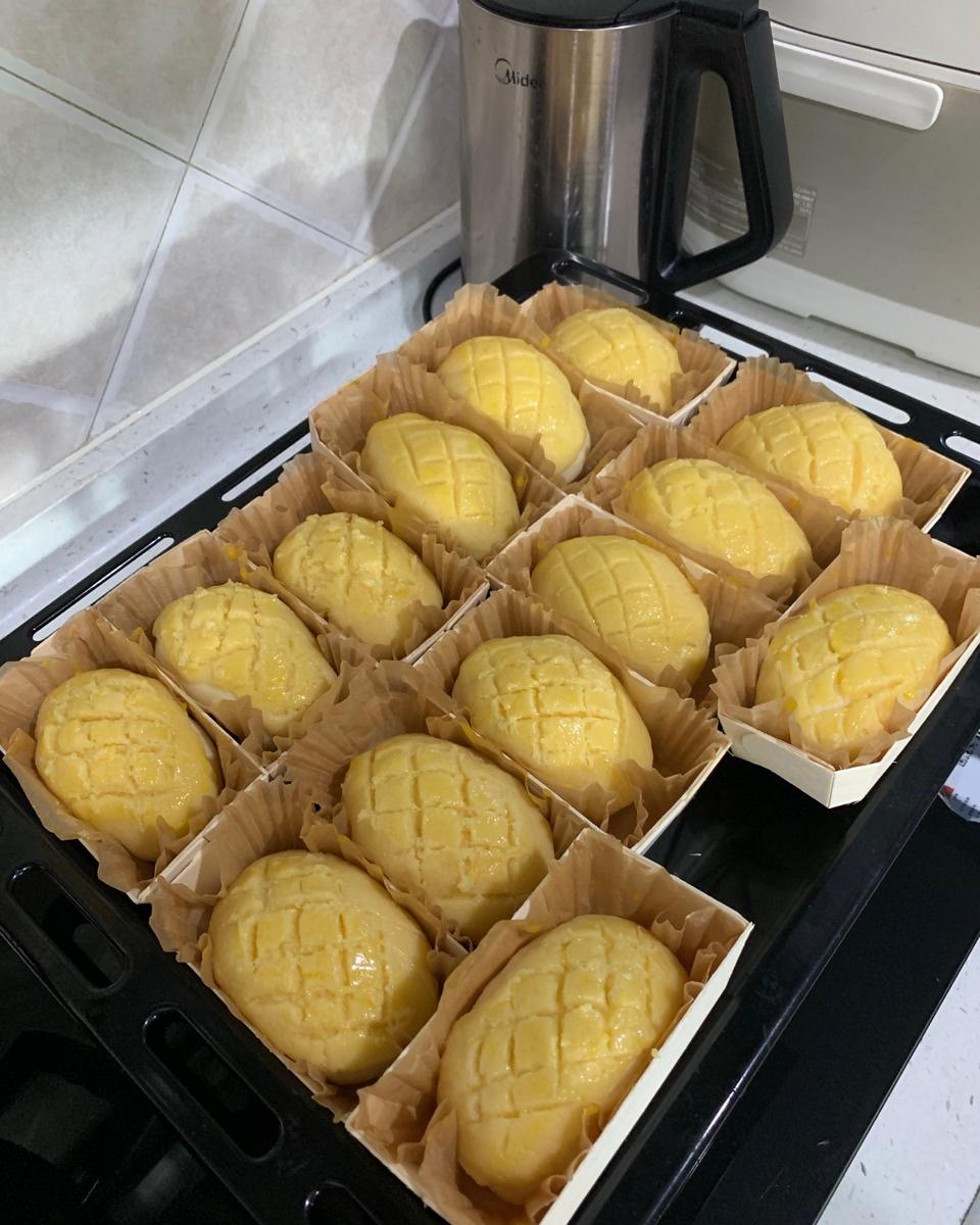 好吃到炸裂的港式菠萝包（附带制作酥皮的小视频）