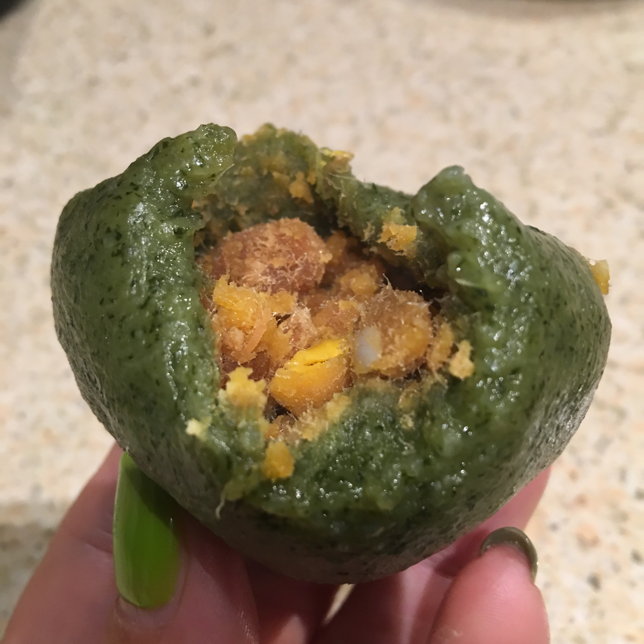 咸蛋黄肉松青团