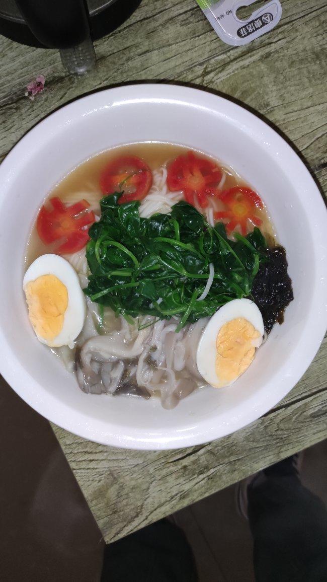 胡萝卜刻生日快乐，生日来一碗简单版的“长寿面”吧