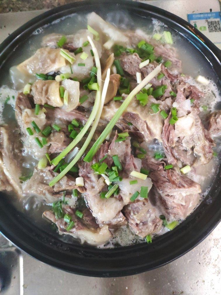 清汤萝卜炖牛腩