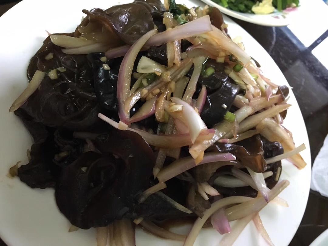 凉拌洋葱木耳