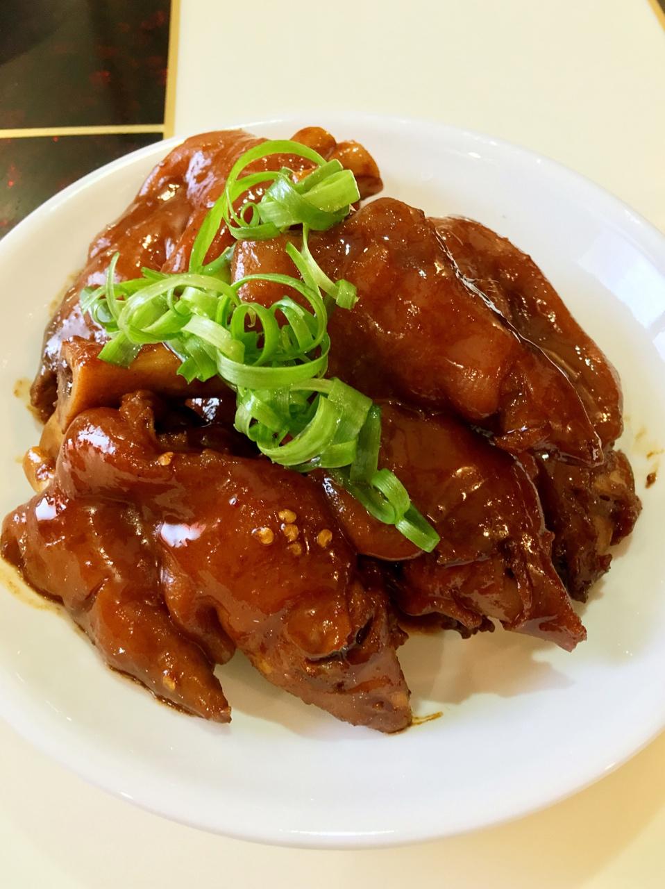 煮饭婆梅子做的腐乳烧猪蹄