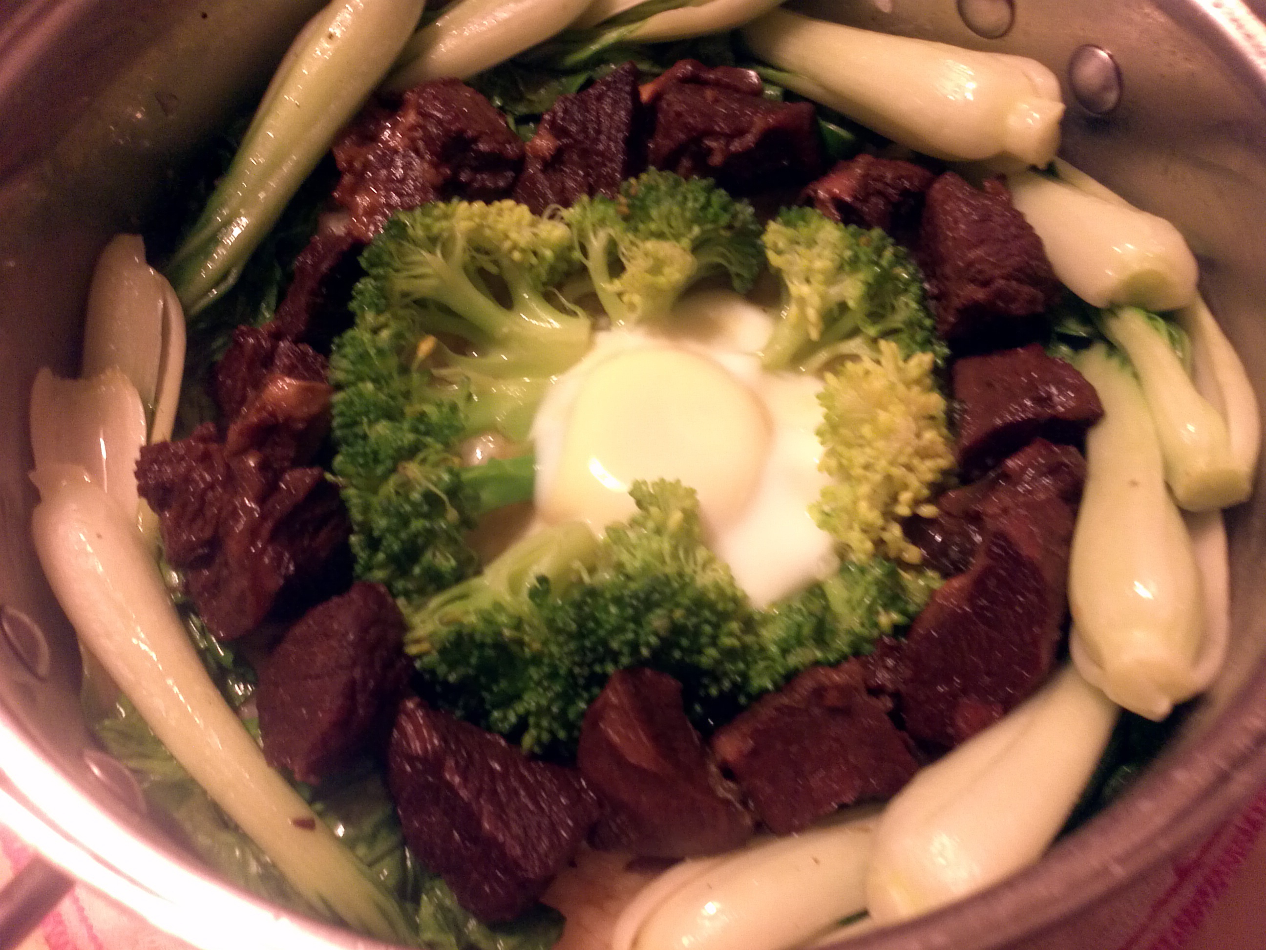 窝蛋牛肉煲仔饭