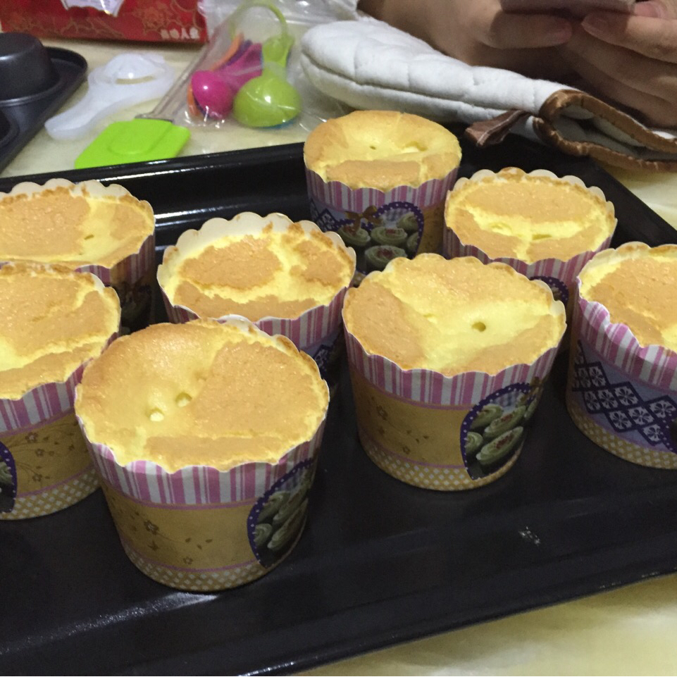 软绵绵戚风纸杯蛋糕