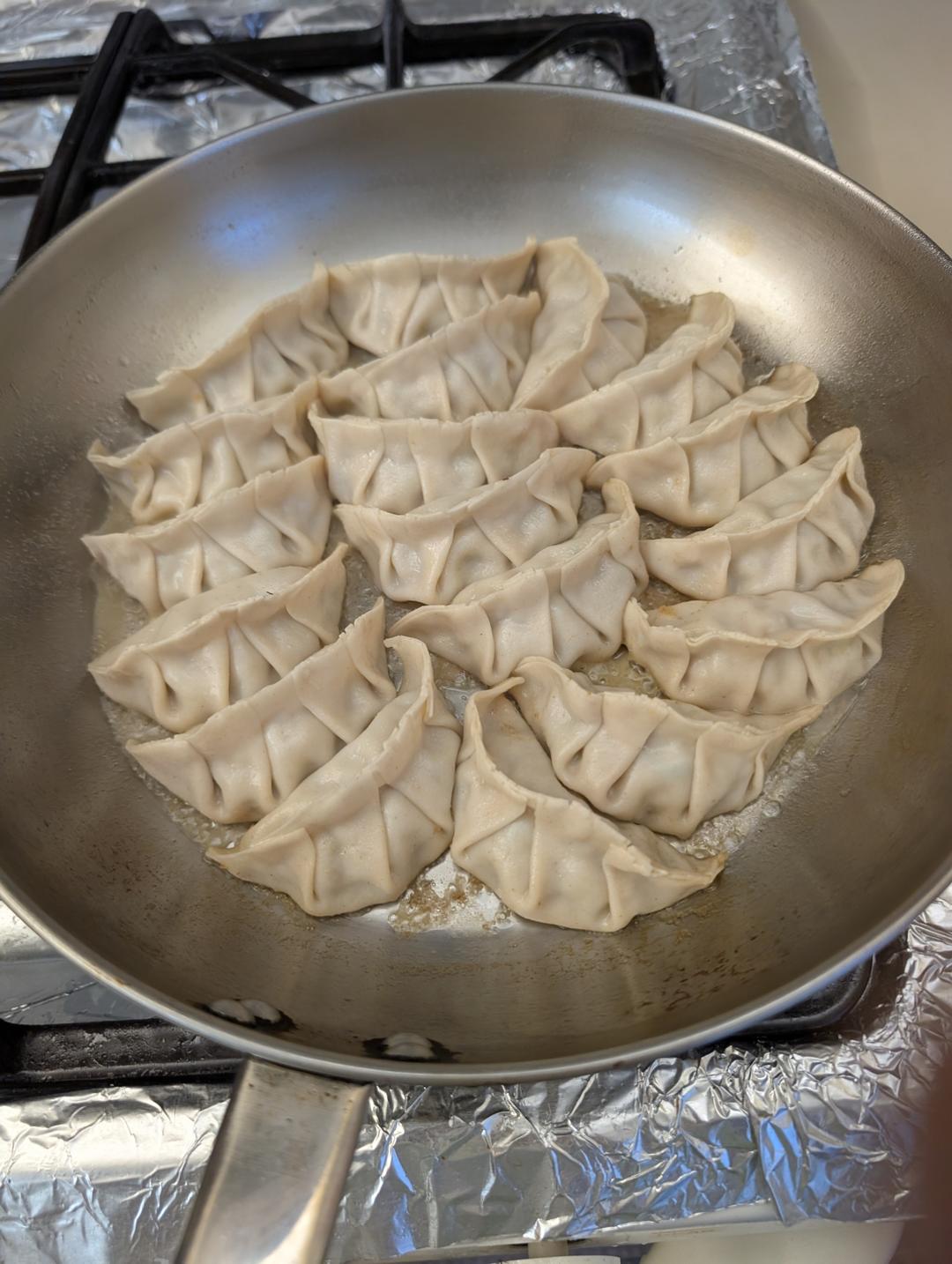 猪肉芹菜饺子馅，饺子馅怎么调才好吃