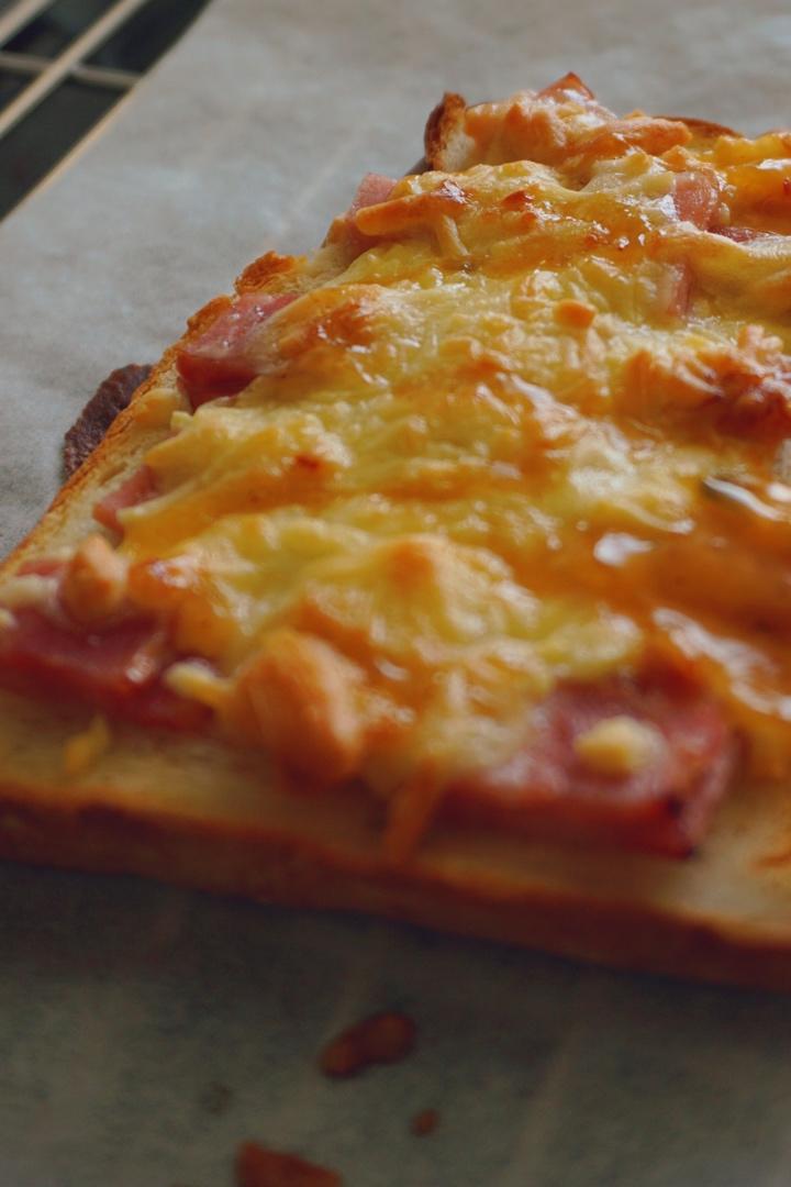 消耗白吐司的方法之三：超快手披萨🍕