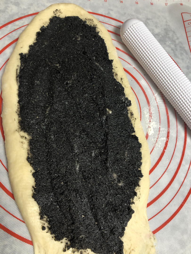 #我的厨房不能没有烤箱# @北鼎BUYDEEM @北鼎julia 7月烤箱第1次打卡——100%无糖无油全黑麦面包。要减肥，无油无糖全麦面包是首选。