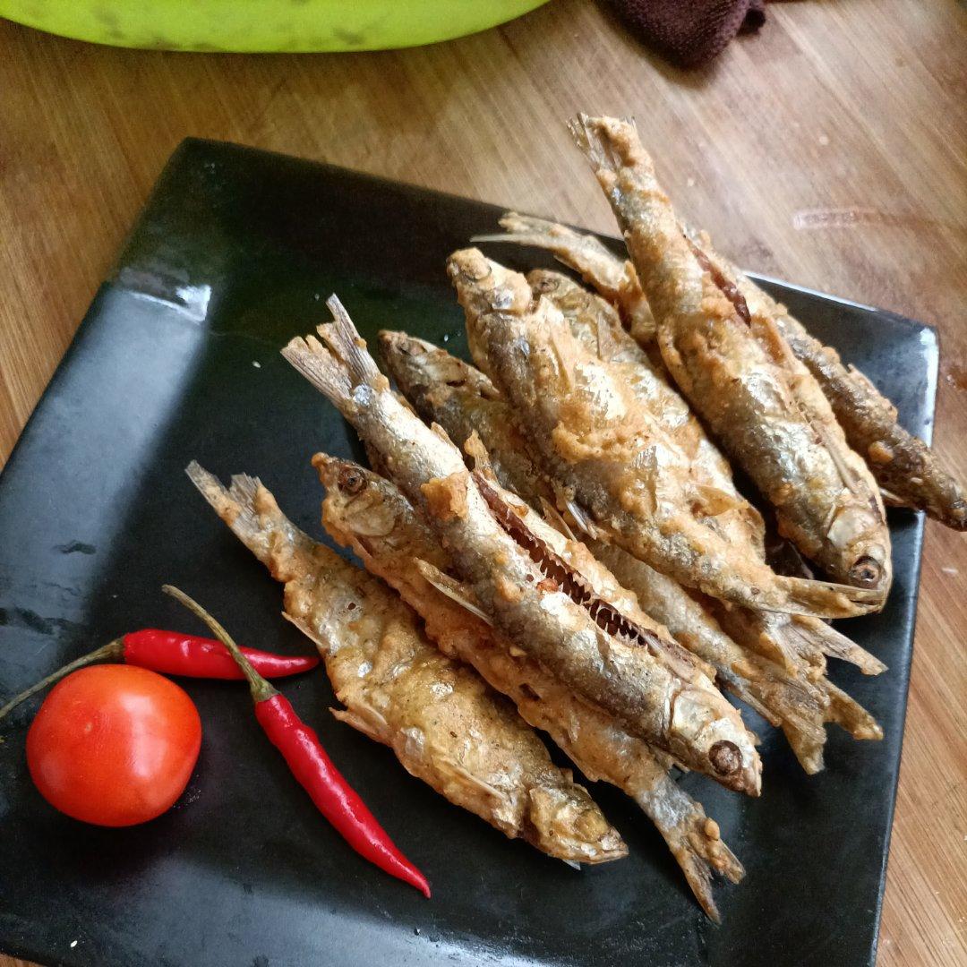 钗钿落做的油炸小白条鱼