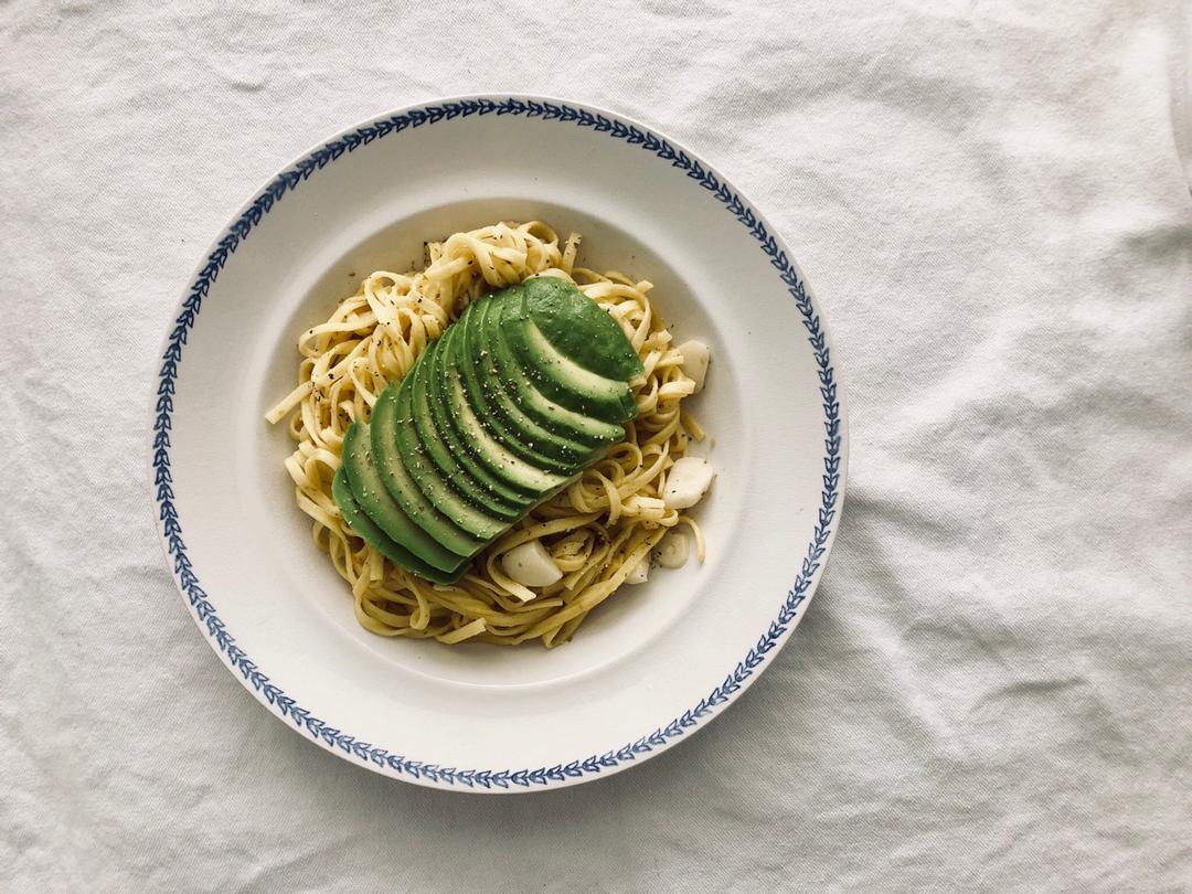 Onnuk's vlog 6–09 夏日柚子胡椒牛油果意面