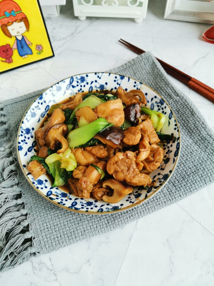 香菇油菜炖鸡腿的做法