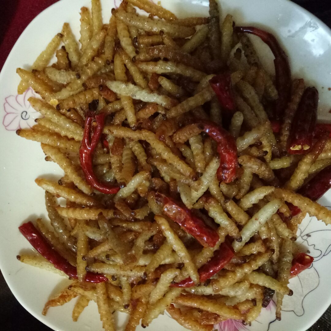 吃盼做的蒜香椒盐竹虫
