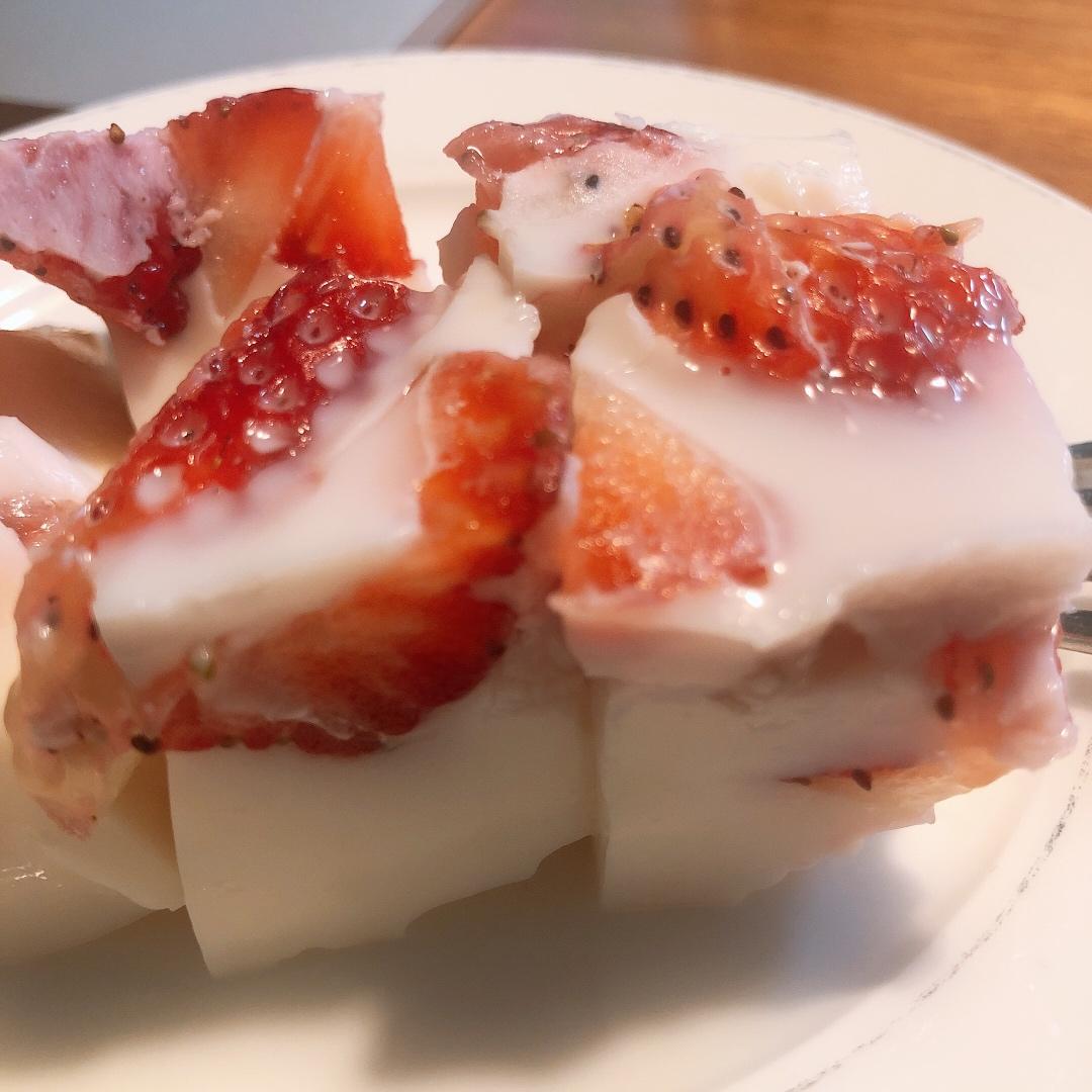 草莓牛奶冻