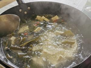 降脂减肥又简单易做的海带豆腐汤（有味增汤的味道哦）的做法 步骤5