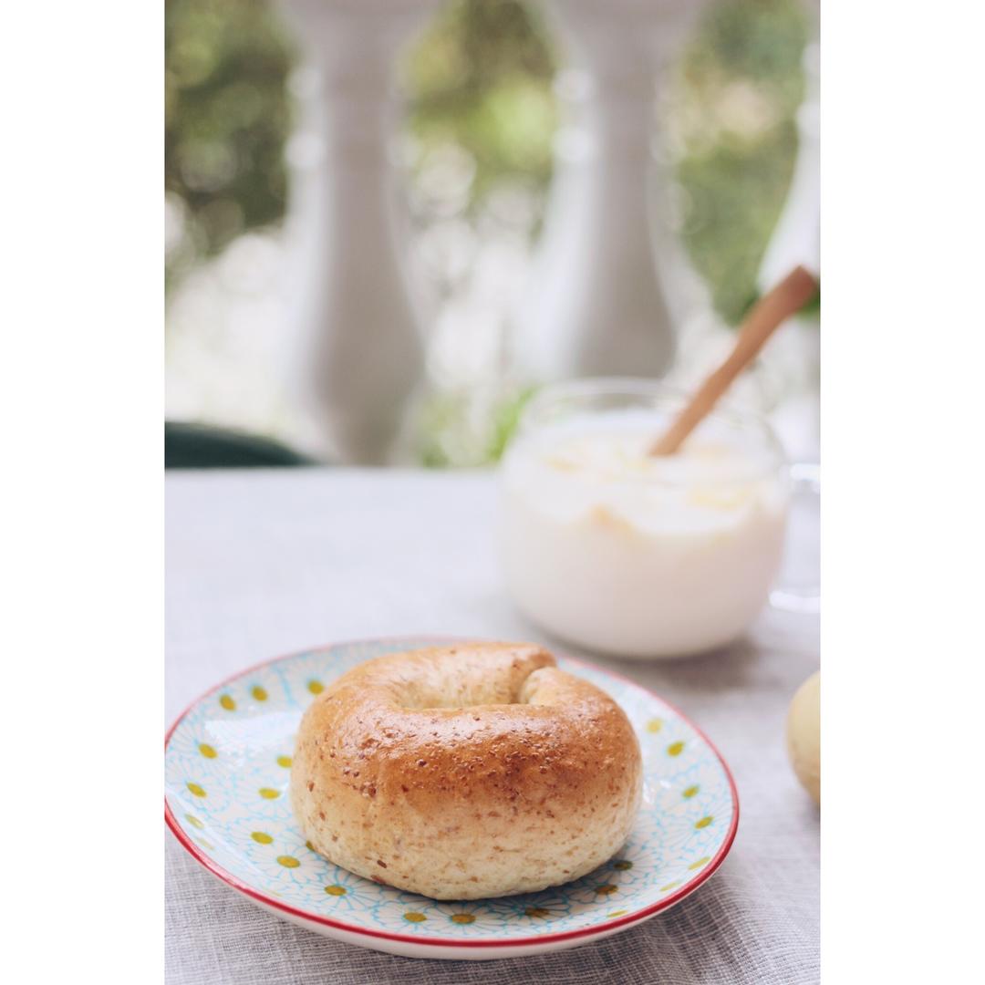 亚麻籽麦麸贝果