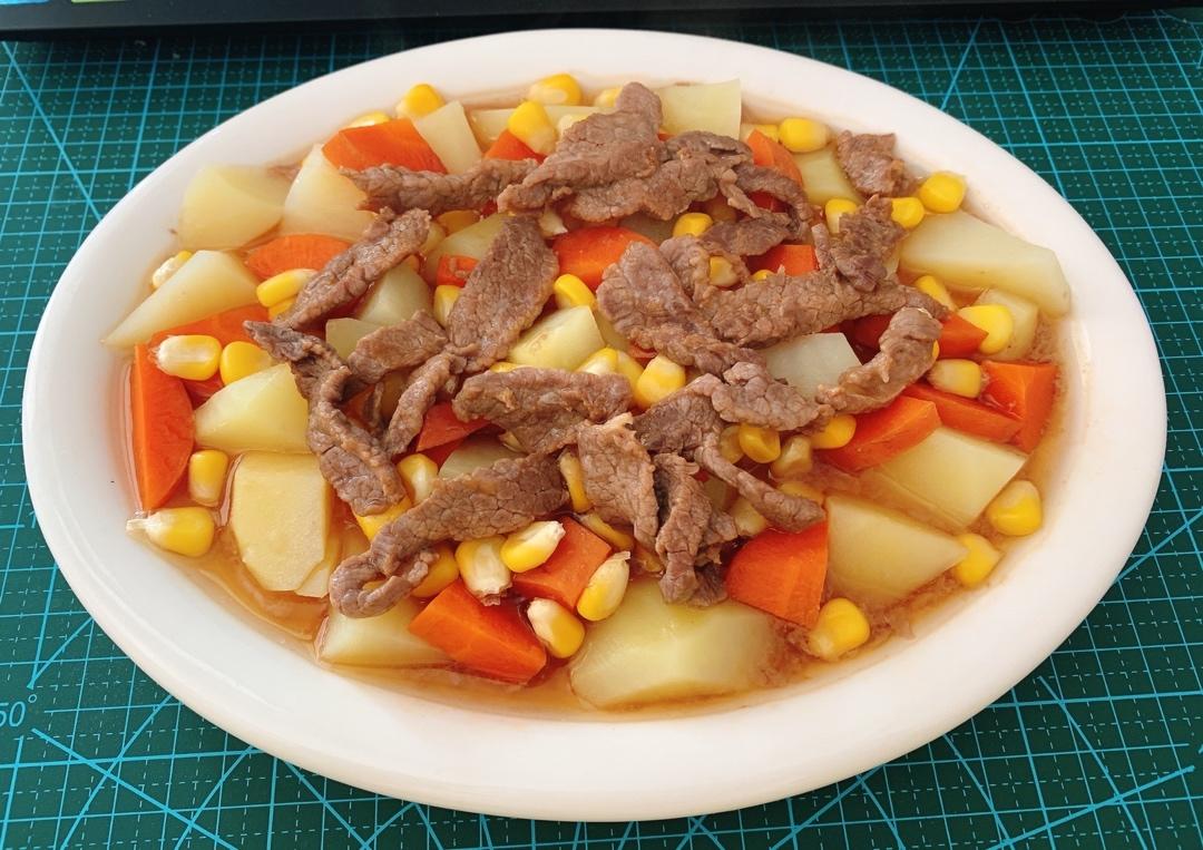 减脂增肌~无油快手土豆蒸牛肉
