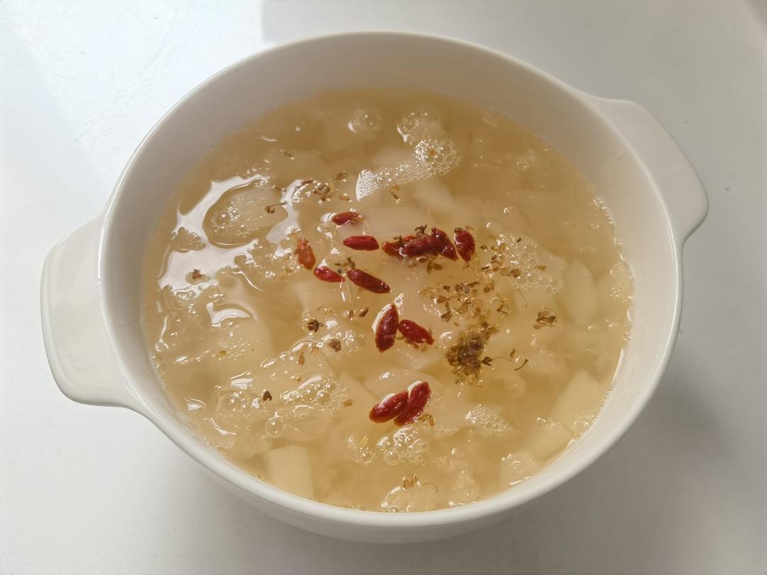 “银耳雪梨羹”女生美颜秘诀