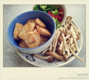 茶树菇烧豆腐的做法 步骤1